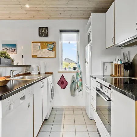 بيت للعطل 3 Bedroom Stunning In *