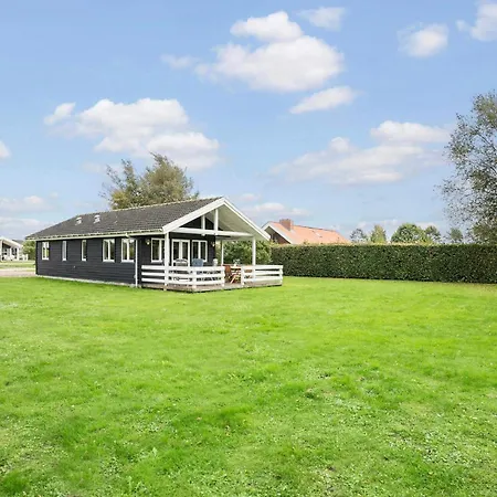 بيت للعطل 3 Bedroom Stunning In *