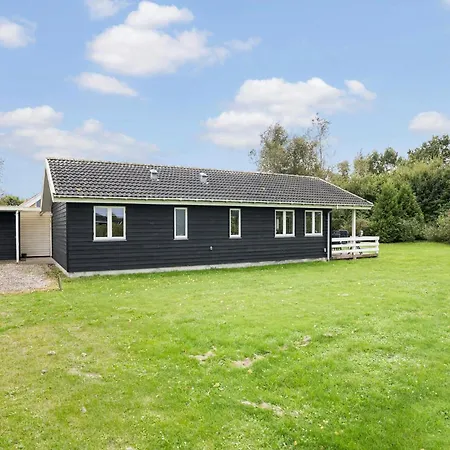 Feriehus 3 Bedroom Stunning In