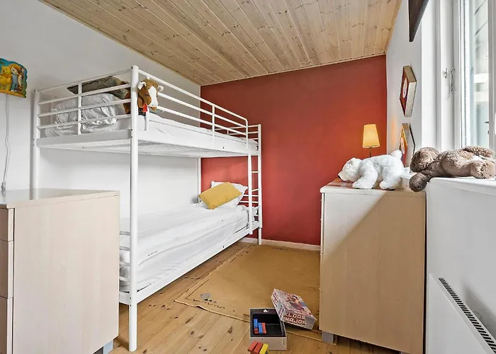 Feriehus 3 Bedroom Stunning In