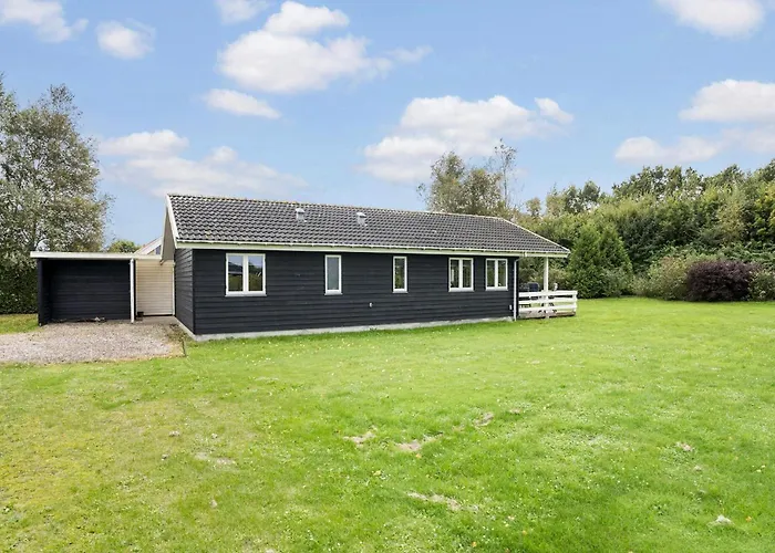 Feriehus 3 Bedroom Stunning In